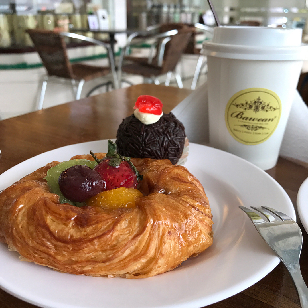 Toko Kue Paling Enak Di Bandung Yang Wajib Kamu Kunjungi!